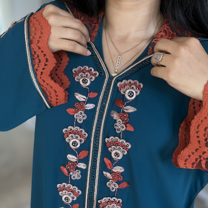 Jellaba Élégance Dentelle – Création Artisanale