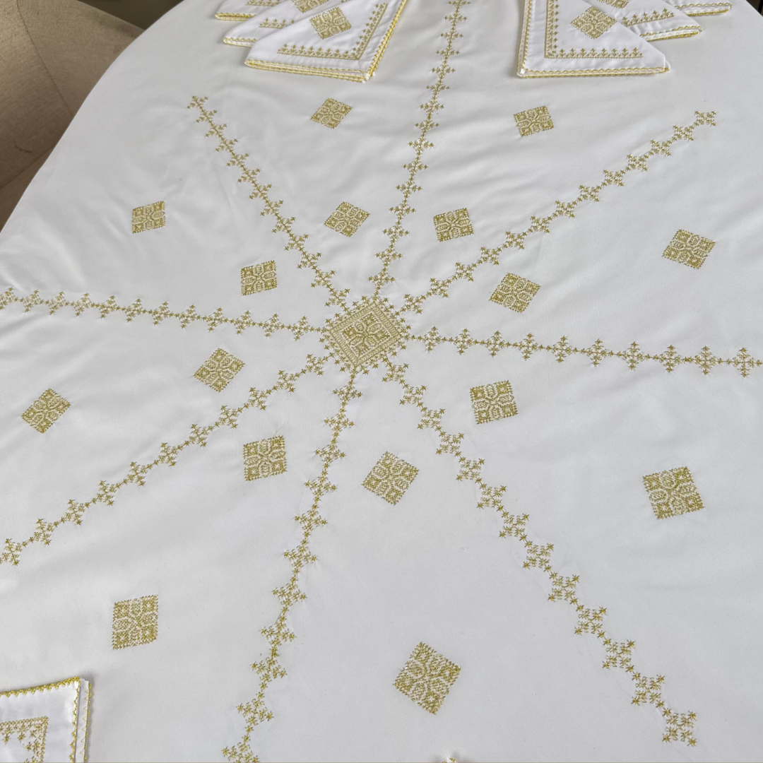 Nappe brodée tarz fassi – serviettes incluses