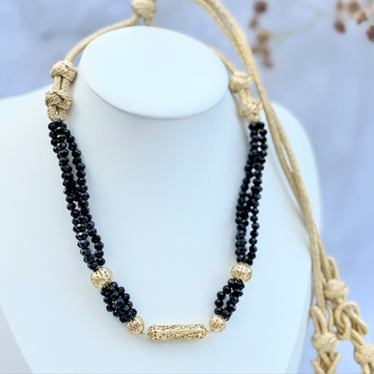 Collier artisanal perlé & doré – 3 coloris disponibles