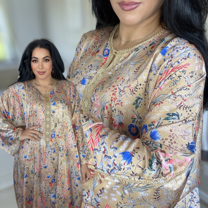 Gandoura Oversize Satin Fleuri – Élégance Florale Marocaine