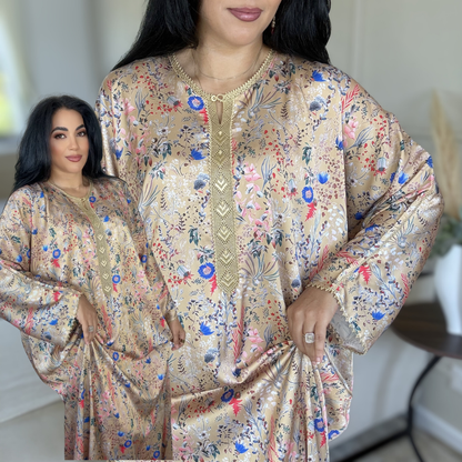 Gandoura Oversize Satin Fleuri – Élégance Florale Marocaine