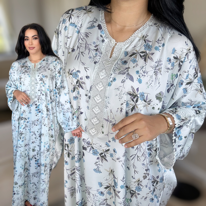 Gandoura Oversize Satin Fleuri – Élégance Florale Marocaine