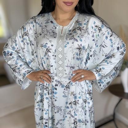 Gandoura Oversize Satin Fleuri – Élégance Florale Marocaine