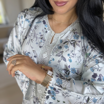 Gandoura Oversize Satin Fleuri – Élégance Florale Marocaine