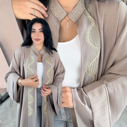 Kimono Swa9 Lmaalam – Élégance dorée en Crêpe