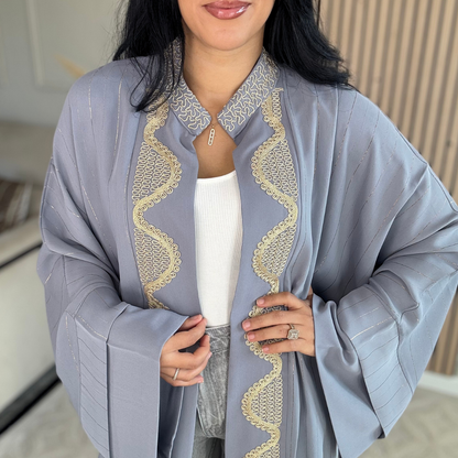 Kimono Swa9 Lmaalam – Élégance dorée en Crêpe