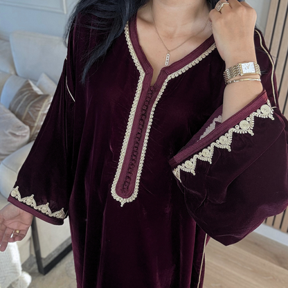 Caftan Velours “Coupe Makhzaniya” – Confort & Élégance au Quotidien