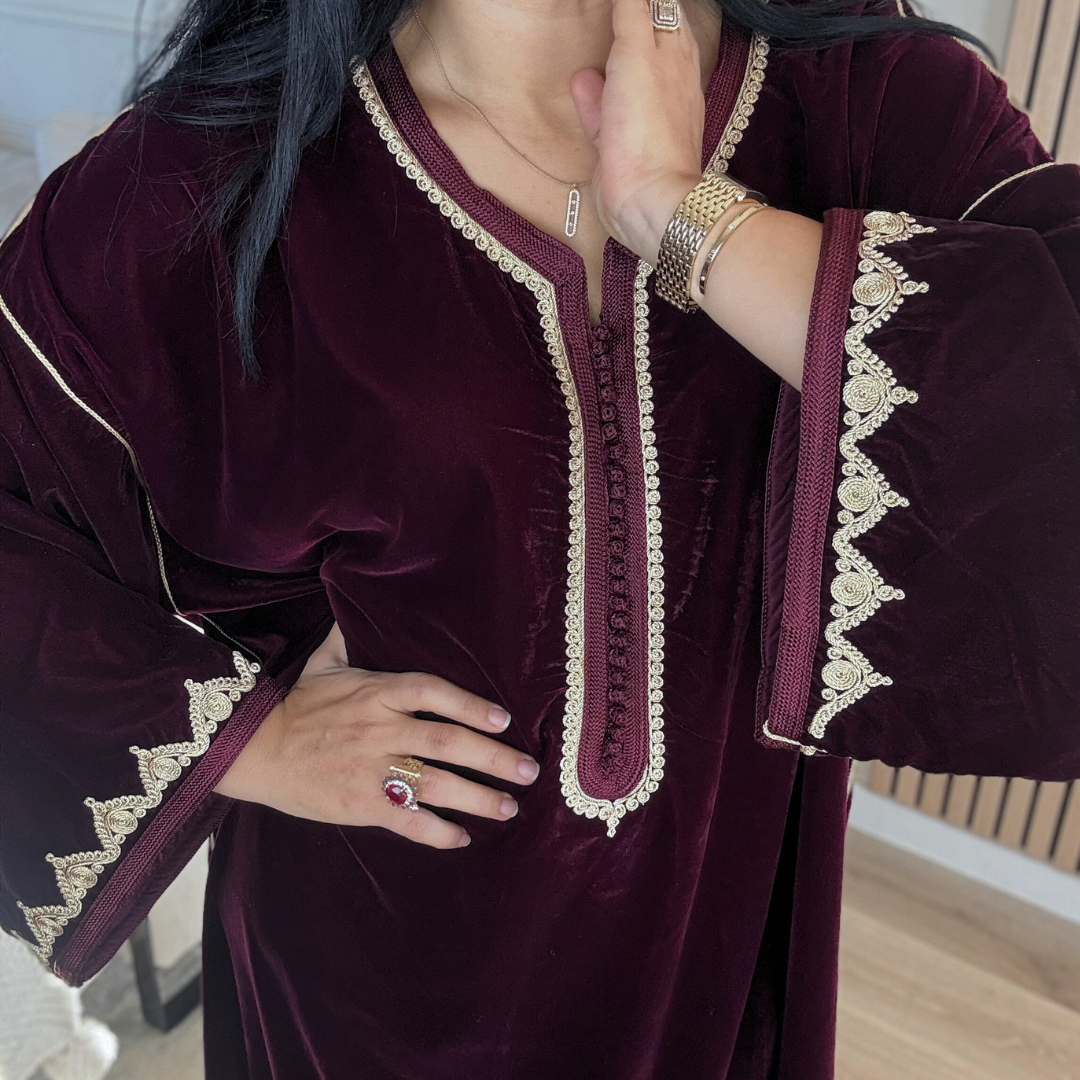 Caftan Velours “Coupe Makhzaniya” – Confort & Élégance au Quotidien