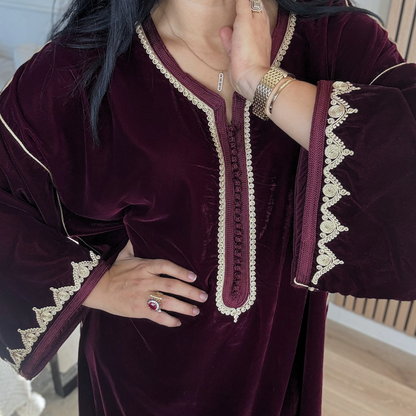 Caftan Velours “Coupe Makhzaniya” – Confort & Élégance au Quotidien