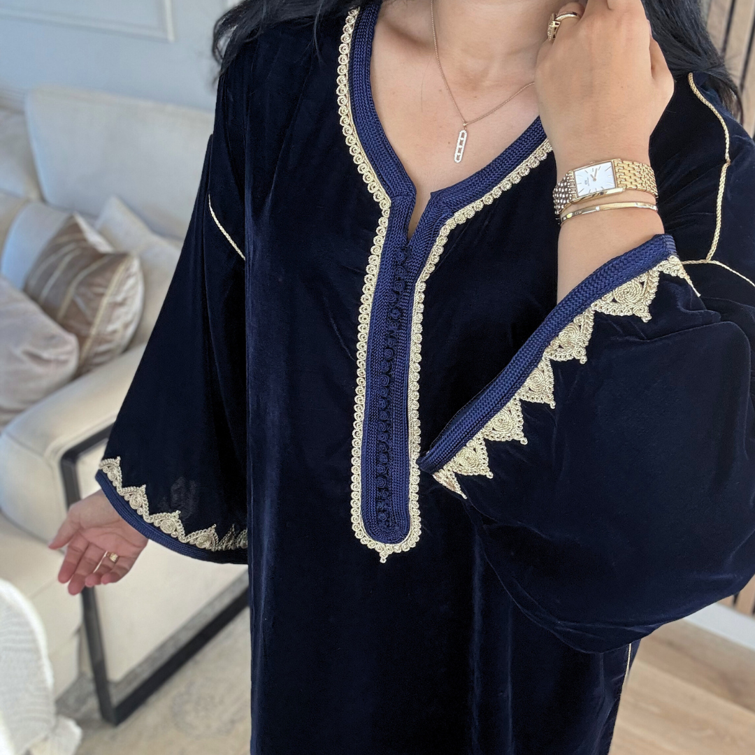 Caftan Velours “Coupe Makhzaniya” – Confort & Élégance au Quotidien