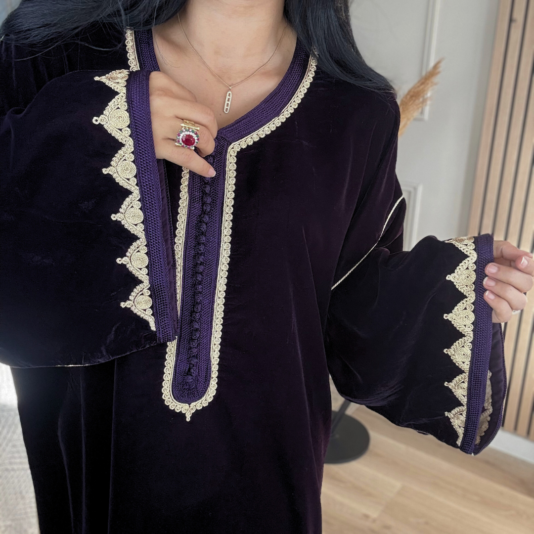 Caftan Velours “Coupe Makhzaniya” – Confort & Élégance au Quotidien