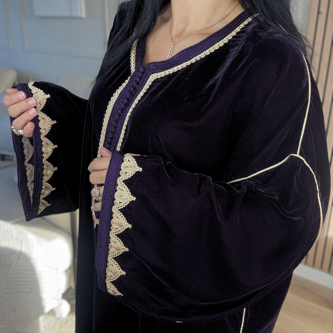 Caftan Velours “Coupe Makhzaniya” – Confort & Élégance au Quotidien
