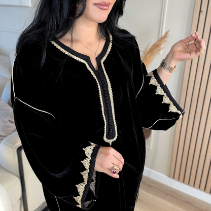 Caftan Velours “Coupe Makhzaniya” – Confort & Élégance au Quotidien