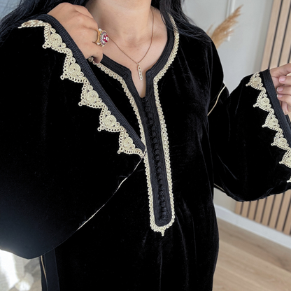 Caftan Velours “Coupe Makhzaniya” – Confort & Élégance au Quotidien