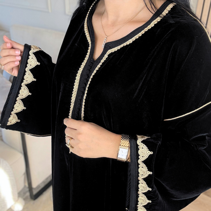 Caftan Velours “Coupe Makhzaniya” – Confort & Élégance au Quotidien